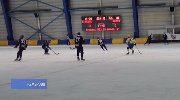 Заявка на сезон: хоккейный "Кузбасс" продолжает уверенно выступать в чемпионате суперлиги