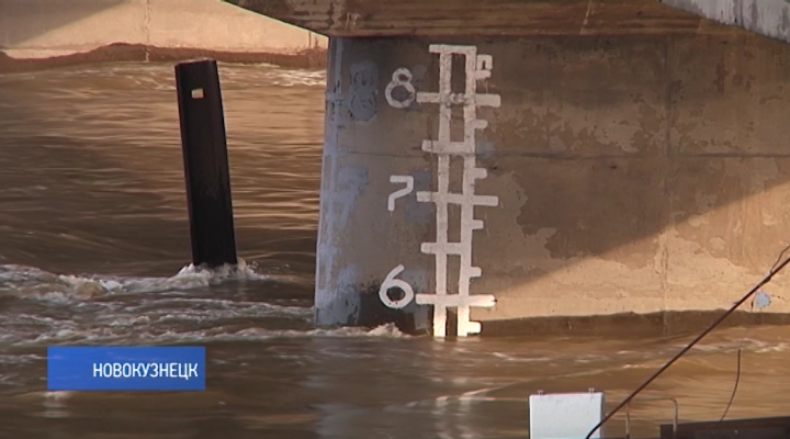 Вода пришла, когда не ждали: осенний паводок подбирается к Новокузнецку